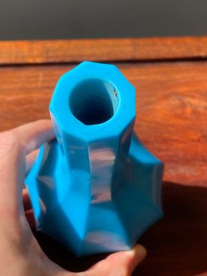 Vase de forme bouteille à facettes en verre de Pékin en bleu turquoise, Chine, marque et époque de Qianlong — photo 3