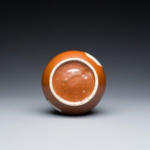 Vase de forme bouteille en porcelaine de Chine à décor en engobe sur fond brun, fours de Zhushan, fin du Ming — photo 6