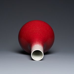 Vase de forme bouteille en porcelaine de Chine à émail langyao, 18/19ème — photo 5