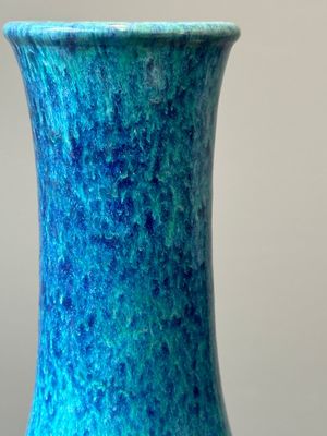 Vase de forme bouteille en porcelaine de Chine à émail œuf de rouge-gorge, 19ème — photo 5