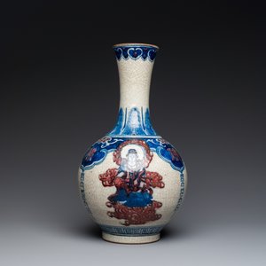 Vase de forme bouteille en porcelaine de Chine en bleu, blanc et rouge de cuivre dit 'de Nankin', marque de Yongzheng, 19/20ème — photo 3