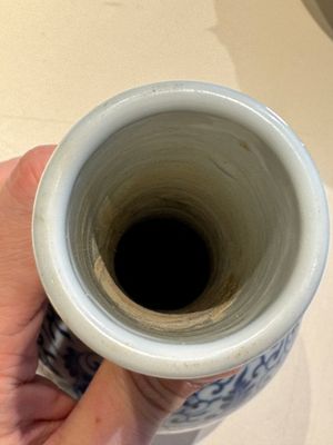 Vase de forme bouteille en porcelaine de Chine en bleu et blanc à décor de rinceaux de lotus, marque et peut-être époque de Yongzheng — photo 21