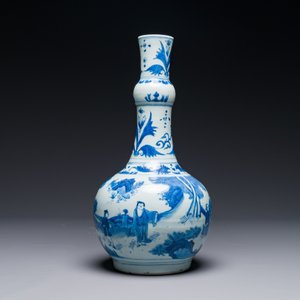 Vase de forme bouteille en porcelaine de Chine en bleu et blanc à décor de sages, époque Transition — photo 4