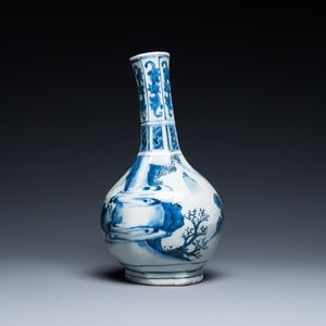 Vase de forme bouteille en porcelaine de Chine en bleu et blanc, époque Transition — photo 3