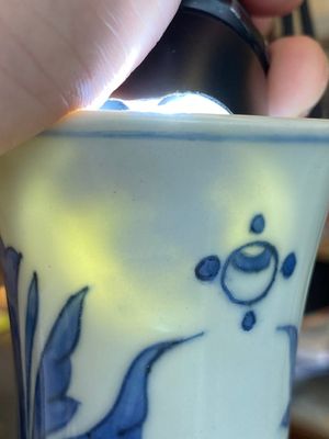 Vase de forme bouteille en porcelaine de Chine en bleu et blanc, époque Transition — photo 14
