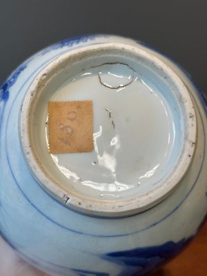 Vase de forme bouteille en porcelaine de Chine en bleu et blanc, époque Transition — photo 14