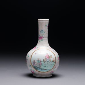 Vase de forme bouteille en porcelaine de Chine famille rose, marque de Qianlong, République — photo 2