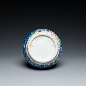 Vase de forme bouteille en porcelaine de Chine wucai, époque Transition — photo 6