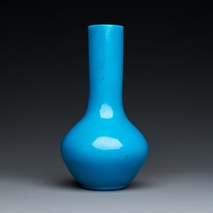 Vase de forme bouteille en verre de Pékin bleu turquoise, Chine, marque et époque de Qianlong — photo 1