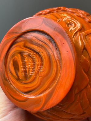 Vase de forme bouteille en verre de Pékin en rouge de corail, marque et probablement époque de Daoguang — photo 7