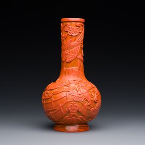 Vase de forme bouteille en verre de Pékin en rouge de corail, marque et probablement époque de Daoguang — photo 3