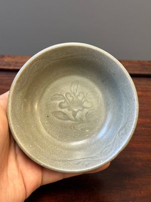 Vase de forme bouteille et deux bols en porcelaine de Chine en céladon, Yuan/Ming — photo 10