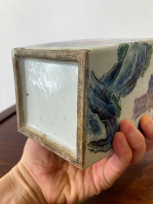 Vase de forme carrée en porcelaine de Chine famille rose à décor d'immortels, 19ème — photo 7