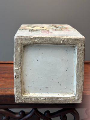 Vase de forme carrée en porcelaine de Chine qianjiang cai, signé Huang Ruming 黃汝銘, 19/20ème — photo 18