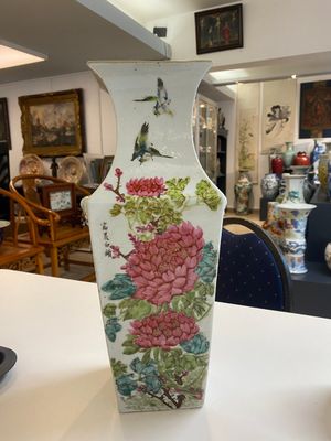 Vase de forme carrée en porcelaine de Chine qianjiang cai, signé Ma Qingyun 馬慶雲, daté 1914 — photo 1