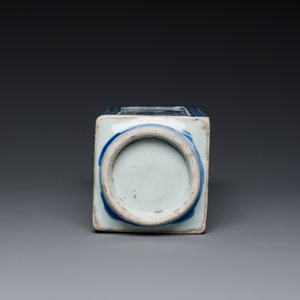 Vase de forme 'cong' en porcelaine de Chine en bleu et blanc à décor de grues et de trigrammes, Jiajing/Wanli — photo 7