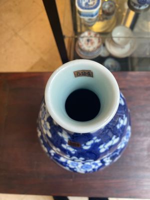 Vase de forme double gourde en porcelaine de Chine en bleu et blanc à décor de fleurs de prunus, 18ème — photo 3
