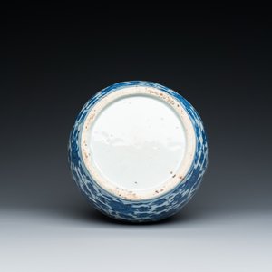 Vase de forme double gourde en porcelaine de Chine en bleu et blanc à décor de rinceaux de lotus, Jiajing/Wanli — photo 6