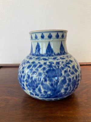 Vase de forme globulaire en porcelaine de Chine en bleu et blanc pour le marché islamique, Kangxi — photo 3