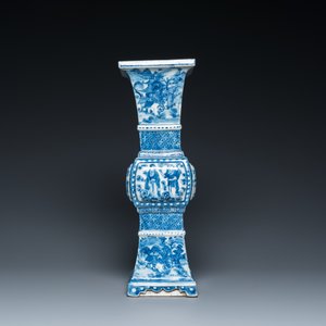 Vase de forme 'gu' carré en porcelaine de Chine en bleu et blanc, 19ème — photo 3