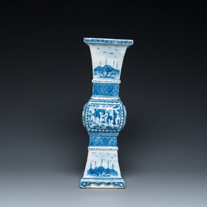 Vase de forme 'gu' carré en porcelaine de Chine en bleu et blanc, 19ème — photo 5