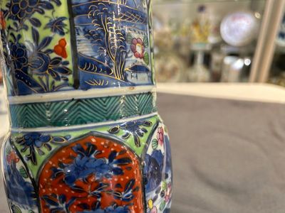 Vase de forme 'gu' en porcelaine de Chine en bleu et blanc surdécoré en Europe, Kangxi — photo 5