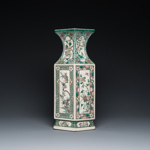 Vase de forme hexagonale en biscuit émaillé vert, Chine, 19ème — photo 4