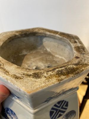 Vase de forme hexagonale en porcelaine de Chine en bleu et blanc à décor 'anbaxian', 19ème — photo 8
