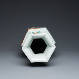 Vase de forme hexagonale en porcelaine de Chine famille rose, signé Pan Zhaotang 潘肇唐, daté 1920 — photo 5