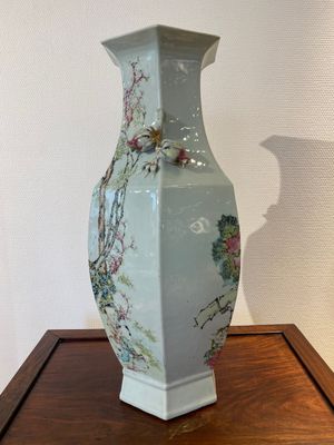Vase de forme hexagonale en porcelaine de Chine qianjiang cai, signé Ma Qingyun 馬慶雲, daté 1917 — photo 4