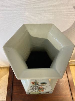 Vase de forme hexagonale en porcelaine de Chine qianjiang cai, signé Ma Qingyun 馬慶雲, daté 1917 — photo 10