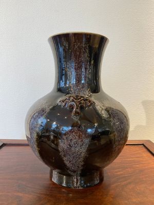 Vase de forme 'hu' en porcelaine de Chine à émail brun-flambé, marque de Kangxi, 19ème — photo 2