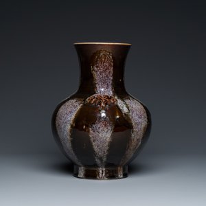 Vase de forme 'hu' en porcelaine de Chine à émail brun-flambé, marque de Kangxi, 19ème — photo 2