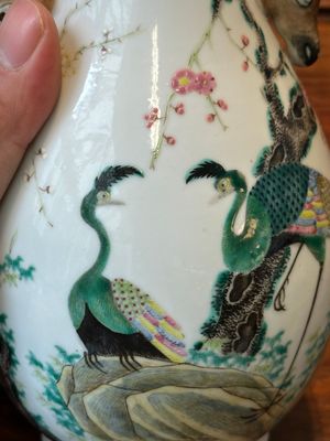 Vase de forme 'hu' en porcelaine de Chine famille rose à décor de paons, marque de Yongzheng, 19ème — photo 8