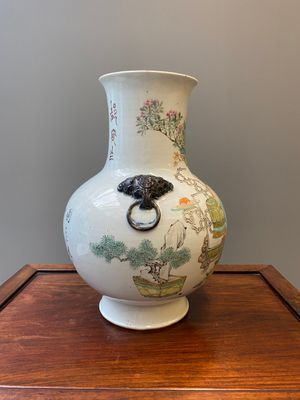 Vase de forme 'hu' en porcelaine de Chine qianjiang cai à décor d'antiquités, signé Xu Pinheng 許品衡, marque de Tongzhi, 19/20ème — photo 4