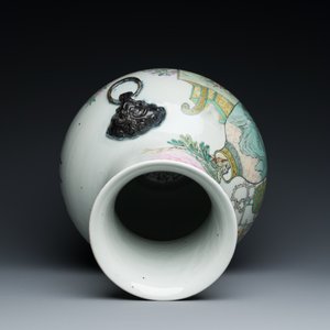 Vase de forme 'hu' en porcelaine de Chine qianjiang cai à décor d'antiquités, signé Xu Pinheng 許品衡, marque de Tongzhi, 19/20ème — photo 5