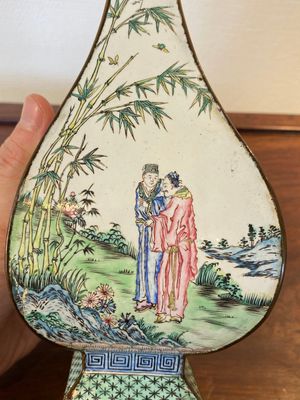 Vase de forme losange en émaux de Canton à décor des 'quatre saisons', Chine, marque et époque de Qianlong — photo 8