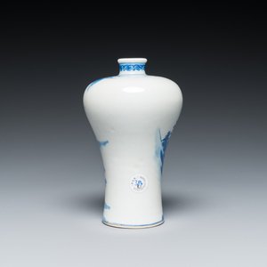 Vase de forme 'meiping' en porcelaine de Chine en bleu et blanc, marque de Qianlong, République — photo 3