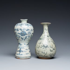 Vase de forme 'meiping' et un de forme 'yuhuchunping' en porcelaine de Chine en bleu et blanc, Ming ou postérieur — photo 4