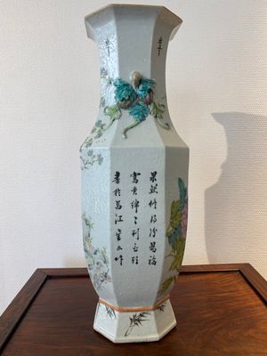 Vase de forme octogonale en porcelaine de Chine qianjiang cai, signé Wang Baowen 汪保文, daté 1899 — photo 5