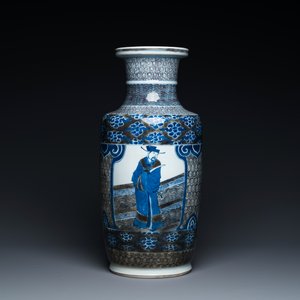 Vase de forme rouleau en porcelaine de Chine en bleu, blanc et rouge de cuivre à décor des 'Sanxing', Kangxi — photo 3
