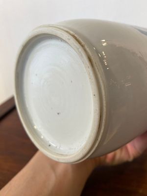 Vase de forme rouleau en porcelaine de Chine en bleu et blanc à décor des 'Sanxing', probablement 19ème — photo 6