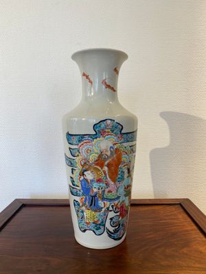 Vase de forme rouleau en porcelaine de Chine famille rose à décor de Shou Lao, Yongzheng — photo 1