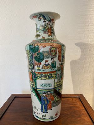Vase de forme rouleau en porcelaine de Chine famille verte, 19ème — photo 1