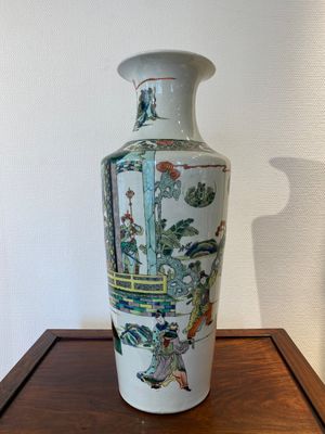 Vase de forme rouleau en porcelaine de Chine famille verte, 19ème — photo 2