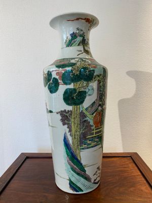 Vase de forme rouleau en porcelaine de Chine famille verte, 19ème — photo 3