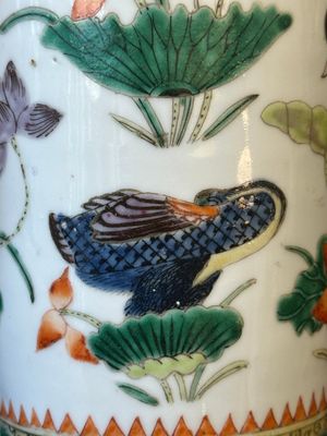 Vase de forme rouleau en porcelaine de Chine famille verte à décor de canard mandarin et lotus, 19ème — photo 8