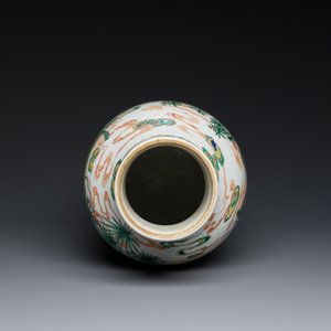 Vase de forme rouleau en porcelaine de Chine famille verte à décor de femmes autour d'une table de lettré, Kangxi — photo 5
