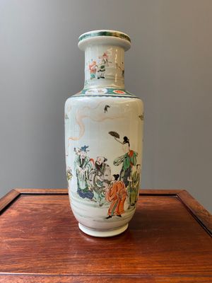 Vase de forme rouleau en porcelaine de Chine famille verte à décor des 'Huit immortels', Kangxi — photo 2