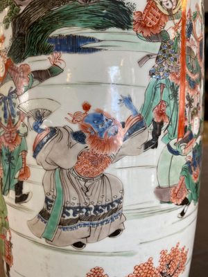 Vase de forme rouleau en porcelaine de Chine famille verte à décor du roman 'Les Trois Royaumes', Kangxi — photo 7